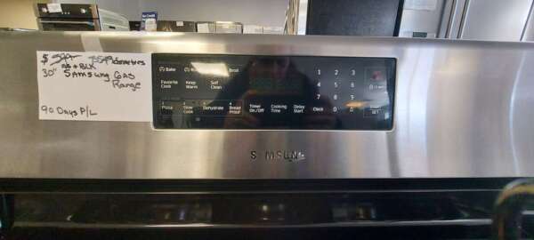 30" Blk/Stainless Steel Samsung Gas Range w/Selfclean and Convection - Image 2