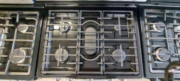 30" Blk/Stainless Steel Samsung Gas Range w/Selfclean and Convection - Image 3