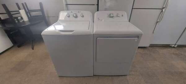 GE Top Load Washer and Gas Dryer Set