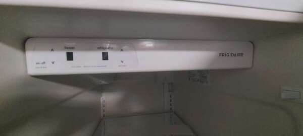 26 cu ft White Frigidaire Side-by-side Refrigerator - Image 7