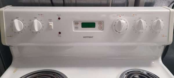 30" Hotpoint Electric Coil Top Range - Image 2