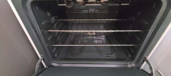 30" Hotpoint Electric Coil Top Range - Image 4