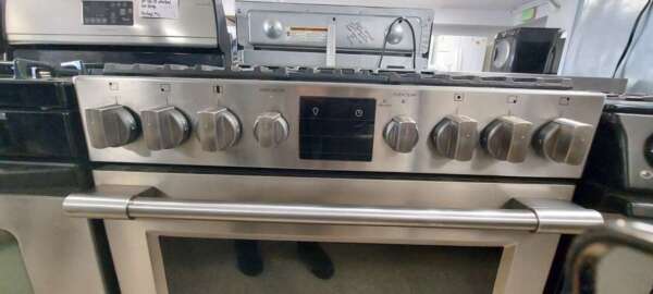 30" Stainless Steel Frigidaire Professional Slide-In Gas Range w/Selfclean and Convection - Image 3