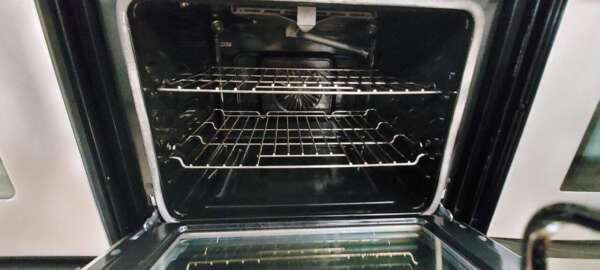 30" Stainless Steel Frigidaire Professional Slide-In Gas Range w/Selfclean and Convection - Image 4