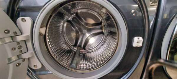 Onyx Samsung Front Load Washer/Electric Dryer Set w/Steam and Pedestals - Image 4