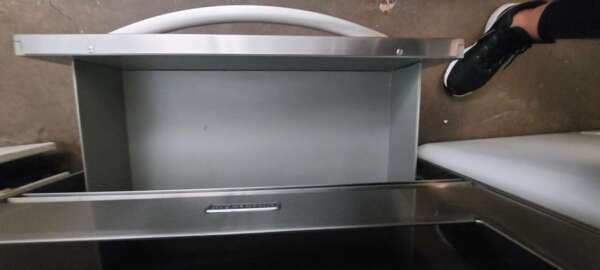 30" Blk / Stainless KitchenAid Gas Slide in Range  w/self clean - Image 4