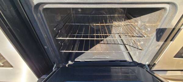 30" Black Maytag Gas Range - Image 3