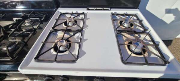 30" Blk/White GE Gas Range w/Standing Pilot - Image 2