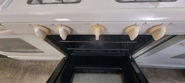 30" Bisque Magic Chef Gas Range - Image 3