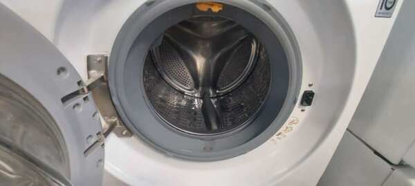 24" LG Front Load Washer Electric (220V) Ventless Dryer Set - Image 3