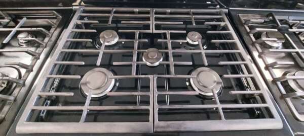 30" Blk/Stainless Steel Whirlpool 5 Burner Gas Range - Image 3