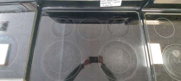 30" Blk/Stainless Steel Whirlpool Electric Glass Top Range w/Selfclean and Convection - Image 3