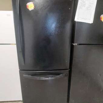 18 cu ft Black Kenmore Bottom Mount Freezer Refrigerator w/Ice Maker