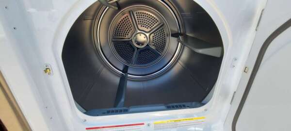 Insignia (by Frigidaire) Electric Dryer - Image 3