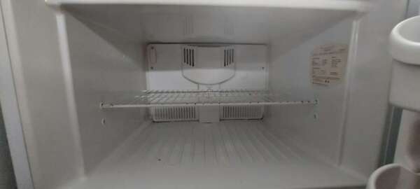 18 cu ft White Frigidaire Gallery Top Mount Freezer Refrigerator - Image 4