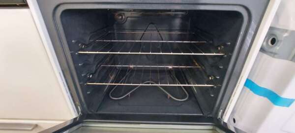 30" White Frigidaire Electric Coil Top Range w/Selfclean - Image 4
