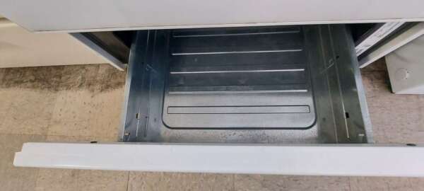 30" White Frigidaire Electric Coil Top Range w/Selfclean - Image 5