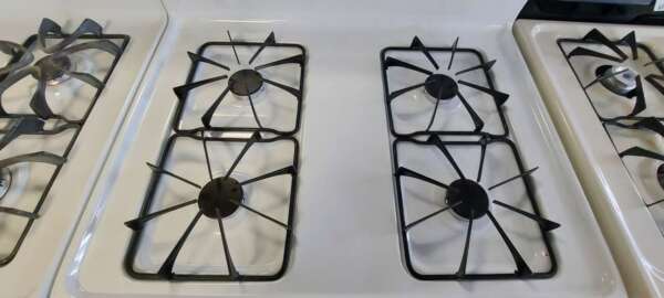 30" White Frigidaire Gas Range - Image 3