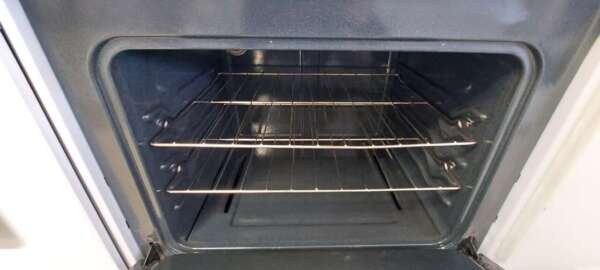 30" White Frigidaire Gas Range - Image 4