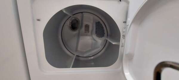 Kenmore 100 Series Top Load Washer/200 Series Electric Dryer Set - Image 5
