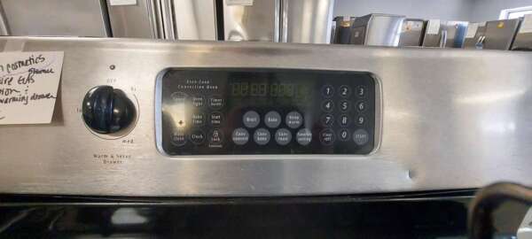30" Blk/Stainless Steel Frigidaire 5burner Gas Range w/Selfclean and Convection - Image 2