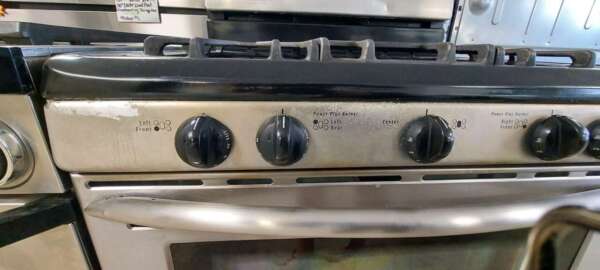 30" Blk/Stainless Steel Frigidaire 5burner Gas Range w/Selfclean and Convection - Image 4