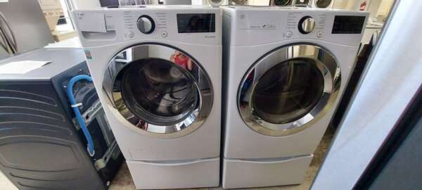 LG Front Load Washer/turbo & Electric Dryer Set w/Steam & Pedestals