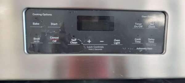 30" Blk/Stainless Steel GE 5 Burner Gas Range w/Selfclean - Image 2