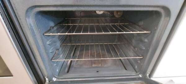 30" Blk/Stainless Steel GE 5 Burner Gas Range w/Selfclean - Image 4