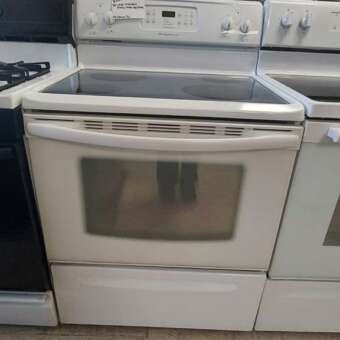 30" White Frigidaire Electric Glass Top Range w/Selfclean.