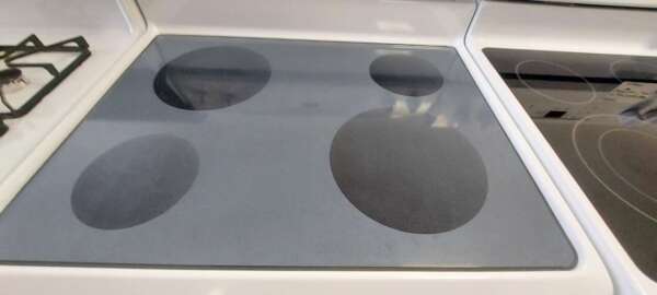 30" White Frigidaire Electric Glass Top Range w/Selfclean. - Image 3