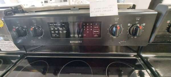 30" Black Samsung Electric Glass Top Range w/Selfclean - Image 2