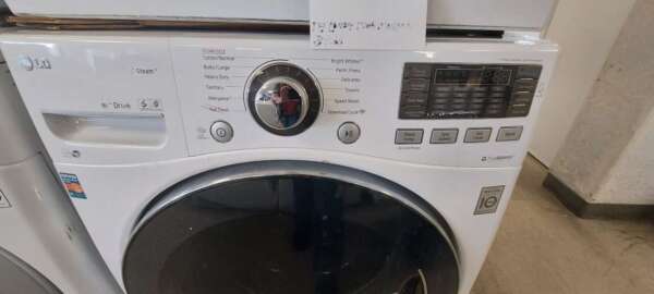 LG Front Load Washer/turbo & Electric Dryer Set w/Steam. - Image 3