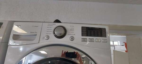 LG Front Load Washer/turbo & Electric Dryer Set w/Steam. - Image 6
