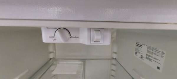 18 cu ft Frigidaire Top Mount Freezer Refrigerator - Image 4