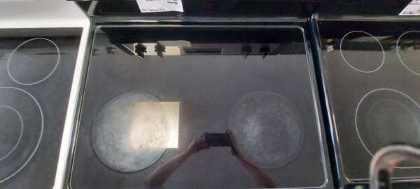 30" Blk/Stainless Steel Whirlpool Electric Glass Top Range - Image 3
