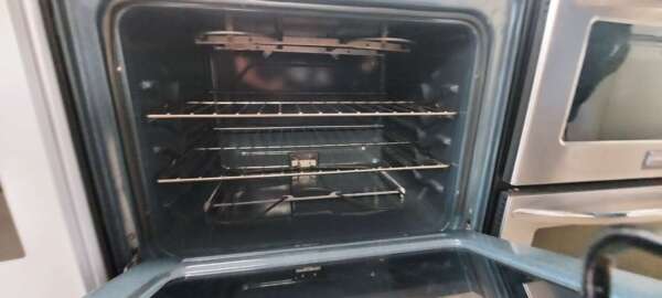 30" Blk/Stainless Steel Whirlpool Electric Glass Top Range - Image 4