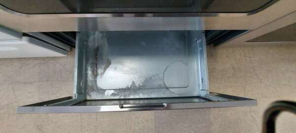 30" Blk/Stainless Steel Whirlpool Electric Glass Top Range - Image 5
