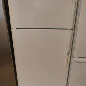 22 cu ft GE White Top Mount Refrigerator with Ice Maker.