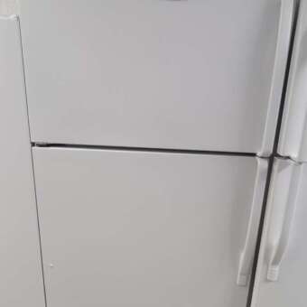 21 cu ft Whirlpool Gold Top Mount Freezer Refrigerator w/Ice Maker and Water