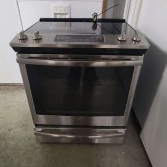 30'' Stainless Steel GE Electric Slide-In Range W/ Convection