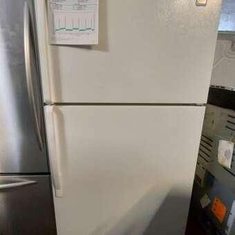 21 Cu Ft White Whirlpool Top Mount Refrigerator With Water and Ice