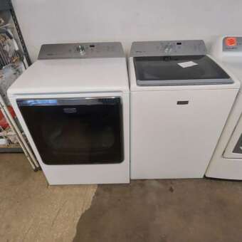 Maytag Bravos XL Top Load Washer Gas Dryer Set