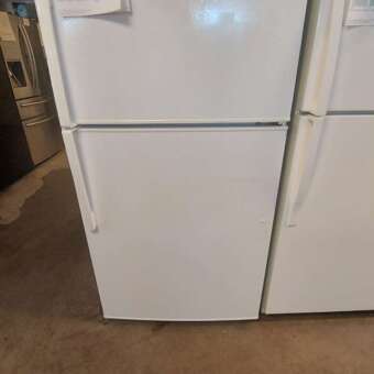 21 Cu Ft White GE Top Mount Refrigerator W/ Ice Maker