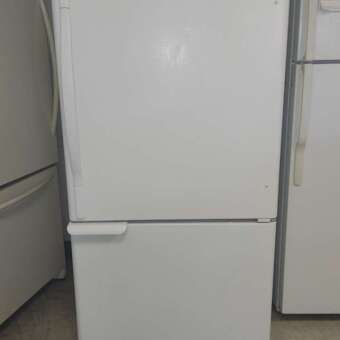 19 Cu Ft White Maytag Performa Bottom Mount Refrigerator W/ Ice