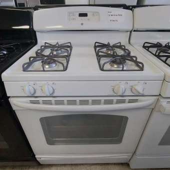 30" White GE Gas Range