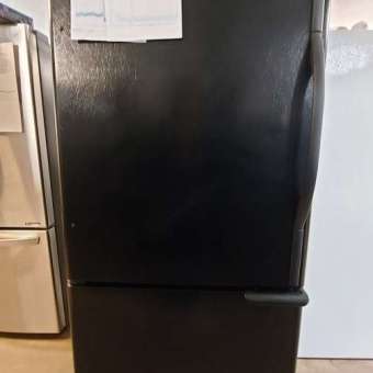 21 Cu Ft Black Kenmore Bottom Mount Refrigerator With an Ice Maker