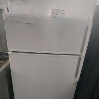 21 Cu Ft White GE Top Mount Refrigerator W/ Ice Maker