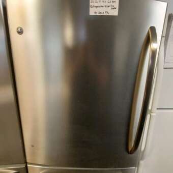 20 Cu Ft Stainless Steel GE Bottom Mount Refrigerator W/ an Ice Maker