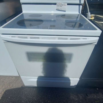 30'' White Whirlpool Glass Top Electric Range